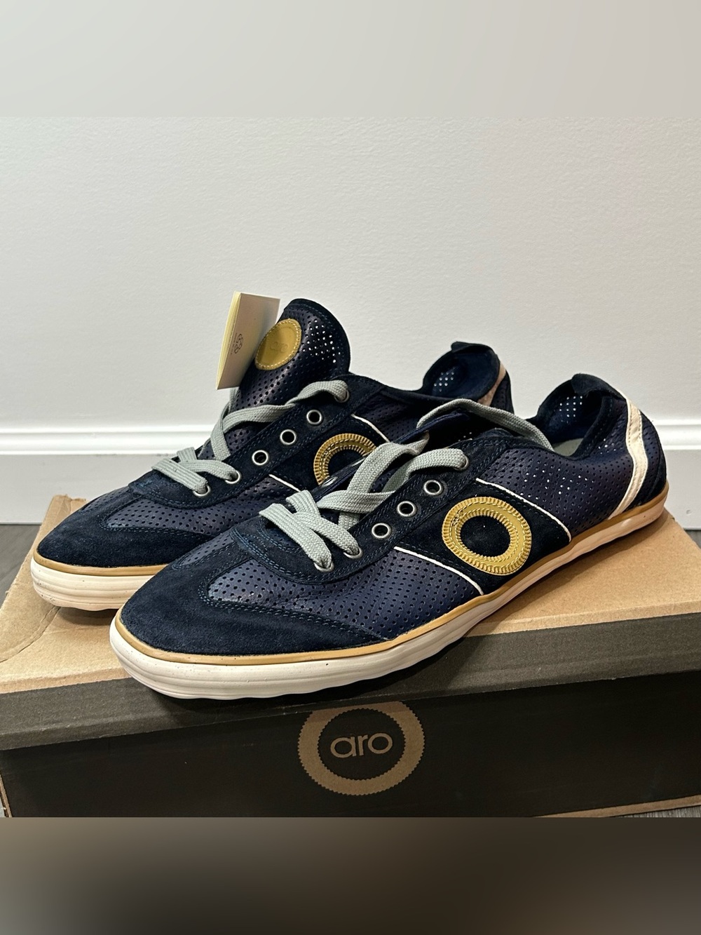 New ARO Men's Picada Sneaker Retro Size 44 EU  11 US blue